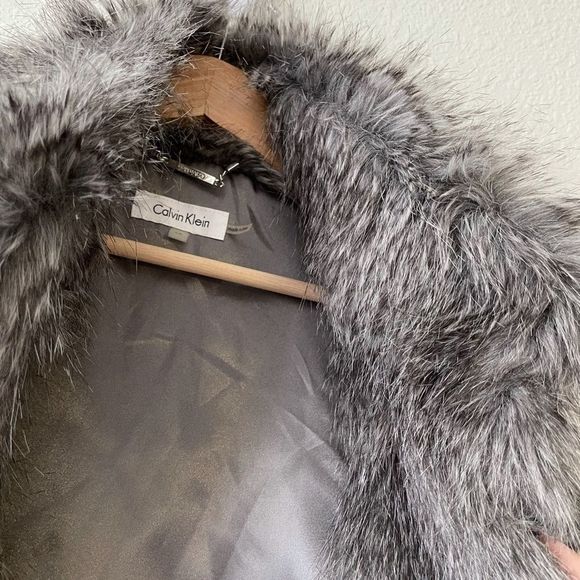 Calvin Klein Grey Faux Fur Vest -1x - Picture 5 of 8